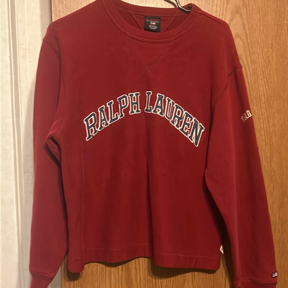 I’m selling this size S Ralph Lauren pull over.Lightly worn! Mint Condition!